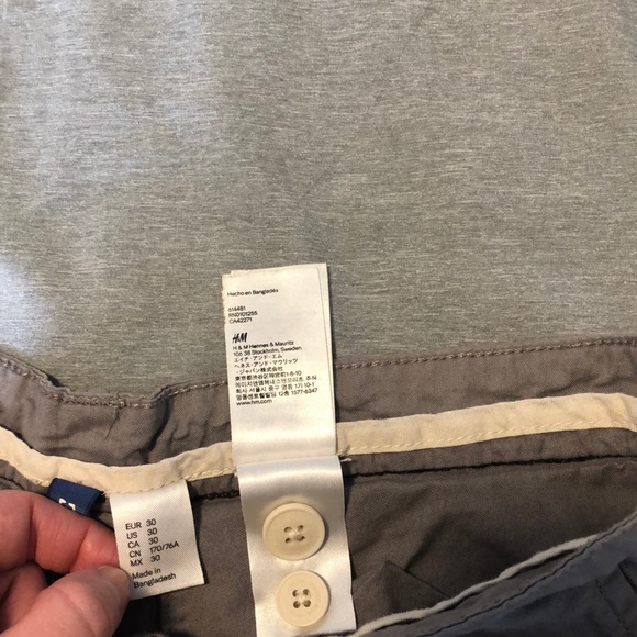 H&M Cargo Shorts, Size 30 - Picture 3 of 4